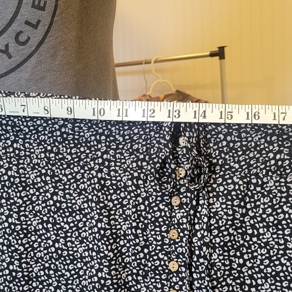 Willow and root size xl high-low skirt, buttons down the front to a slit - Picture 6 of 7